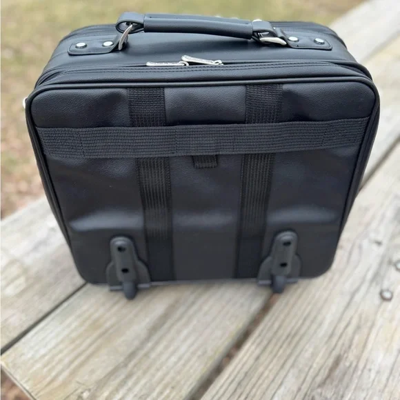 Fellowes Black Leather Wheeled Carry-on Travel Bag
22" handle #Pilots #Business - Picture 3 of 15